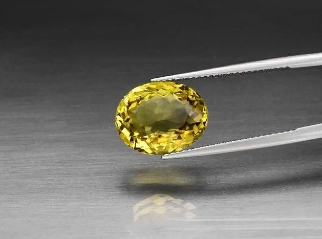 7.02ct 13.3x10.5mm VVS Oval Natural Yellow Quartz Brazil, Dazzling!