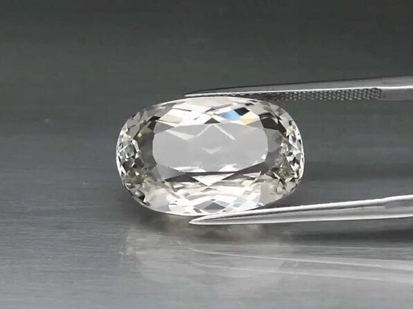 18.17ct 18.2x12mm VVS Oval Natural Unheated Yellow Topaz Brazil, Elegant!