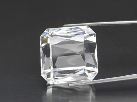 22.24ct 18x16mm Oval Natural Unheated Light Green Topaz Gemstone, Brazil