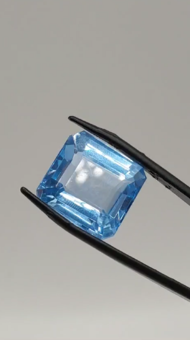 22.65ct 16.2x15.5mm Octagon Natural Sky Blue Topaz, Brazil