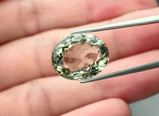 11.07ct 15.5x12.5mm VS Oval Natural Green Quartz, Brazil