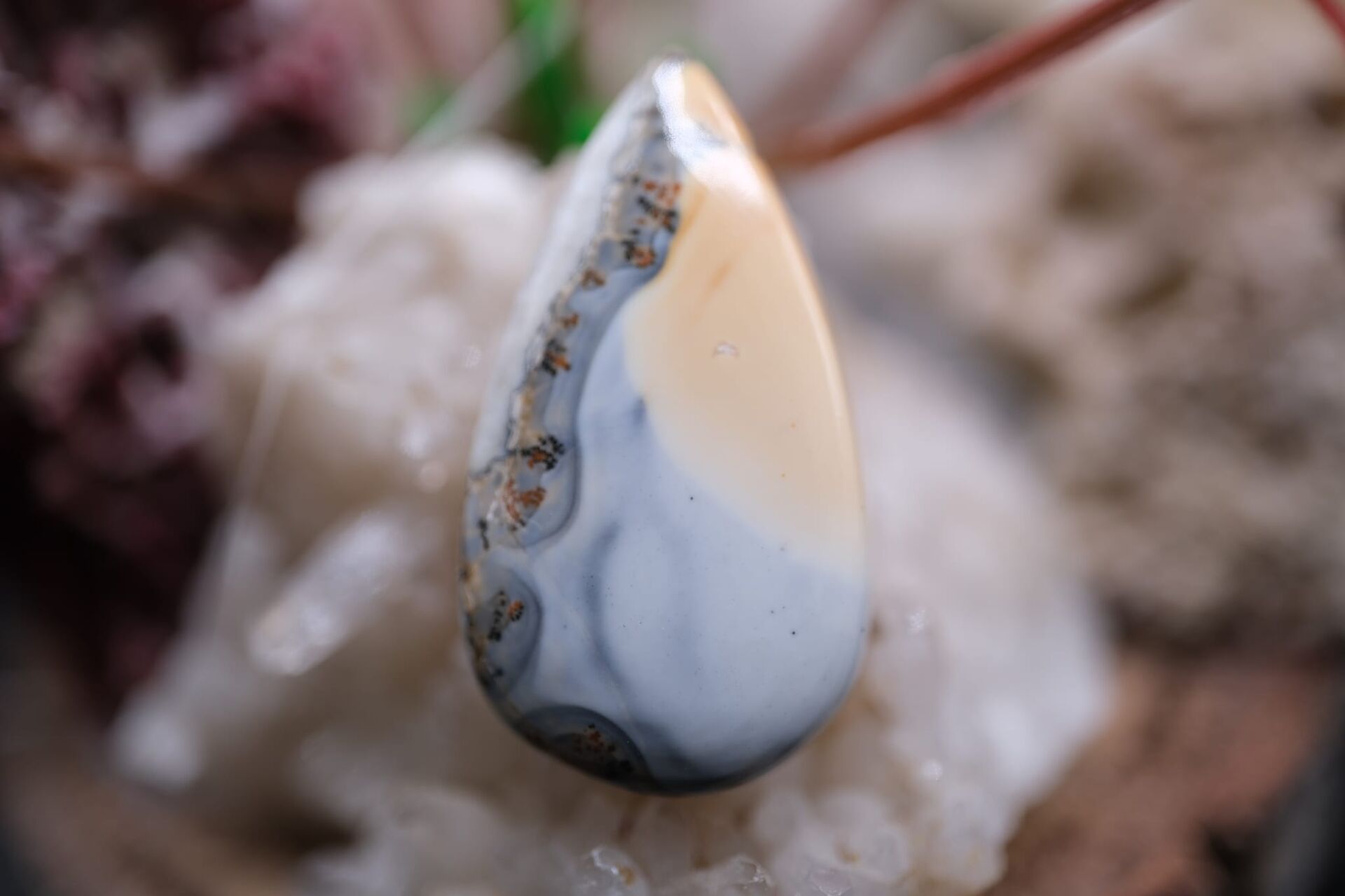 16.05ct 27.2x14.9mm Natural Yellow Septerian