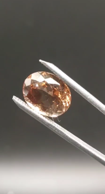 8.90ct 13.9x11mm Natural Oval  Champagne Topaz Brazil