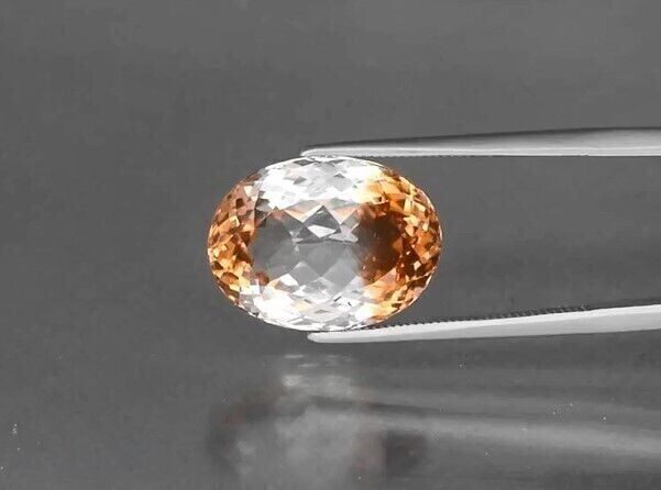 12.07ct 15.5x11.5mm VS Oval Natural Light Champagne Topaz, Brazil