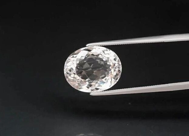 9.25ct 13.9x11mm VVS Oval Natural Light Yellow Topaz Unheated, Brazil