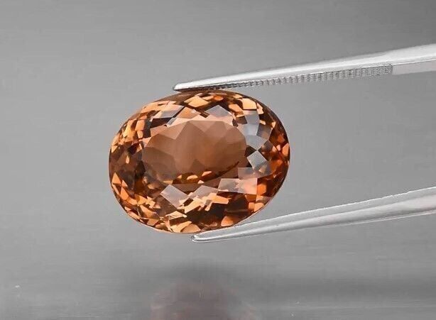 13.11ct 15.5x12.4mm VS Oval Natural Champagne Topaz, Brazil