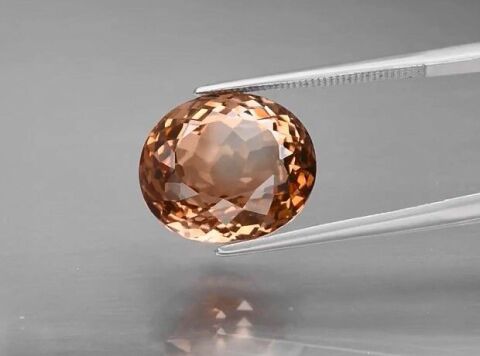 13.33ct 14.3x12.6mm VVS Oval Natural Champagne Topaz, Brazil