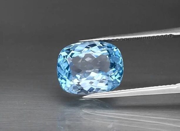 9.70ct 13.4x10.6mm VS Cushion Natural Sky Blue Topaz, Brazil