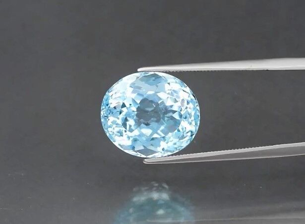 12.44ct 14.5x12.4mm VS Oval Natural Swiss Blue Topaz, Brazil