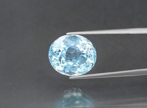 12.44ct 14.5x12.4mm VS Oval Natural Swiss Blue Topaz, Brazil