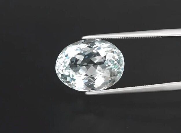 13.55ct 16.2x12.2mm VS Oval Natural Light Green-Blue Topaz Unheated Brazil