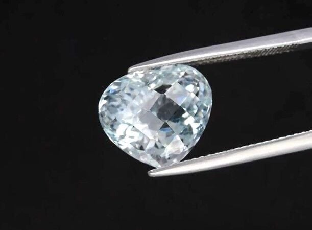 9.69ct 12.7x11mm VS Heart Natural Light Blue Topaz Unheated, Brazil