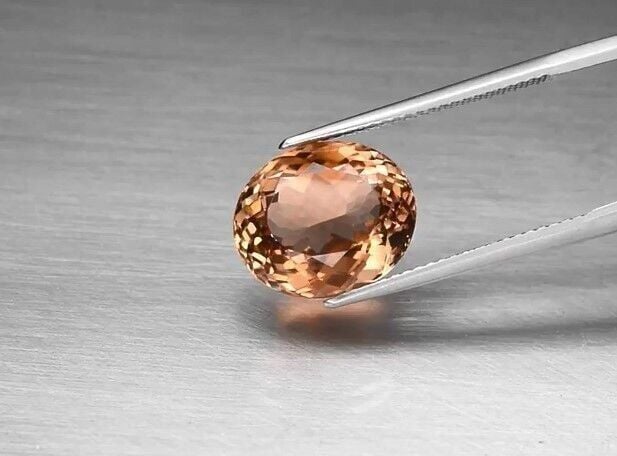 8.04ct 12.8x10.8mm VVS Oval Natural Champagne Topaz, Brazil