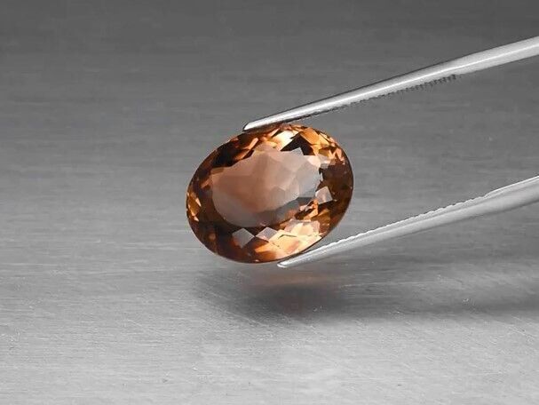 10.91ct 15.2x11.8mm VVS Oval Natural Champagne Topaz Brazil, Stunning!