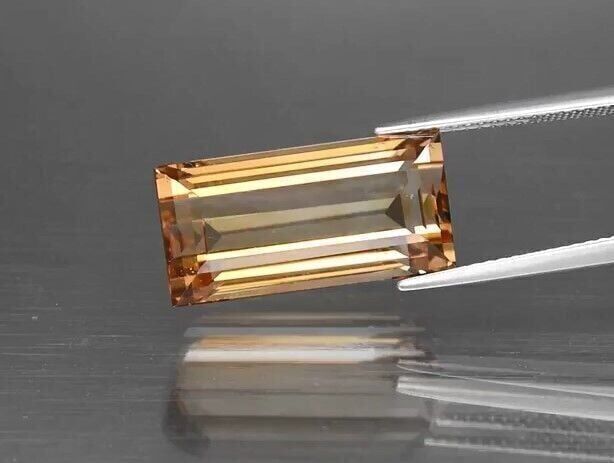 15.13ct 18.2x9mm VS Baguette Natural Champagne Topaz, Brazil