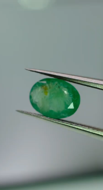 1.32ct 8x6.3mm Oval Natural Emerald Zambia