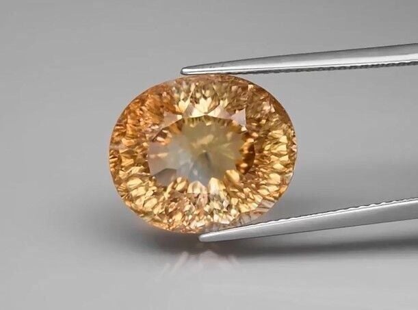 14.12ct 15x12.5mm VVS Oval Concave Natural Champagne Topaz Brazil