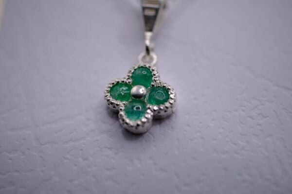 0.48ct Natural Zambiya Zümrüt (Unheated) Gümüş Kolye