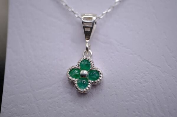 0.48ct Natural Zambiya Zümrüt (Unheated) Gümüş Kolye