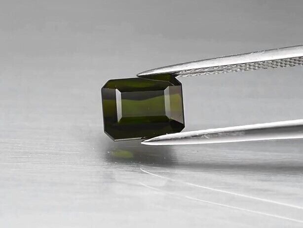 1.90ct 7.6x6mm VVS Scissor-Cut Natural Unheated Green Tourmaline, Mozambique