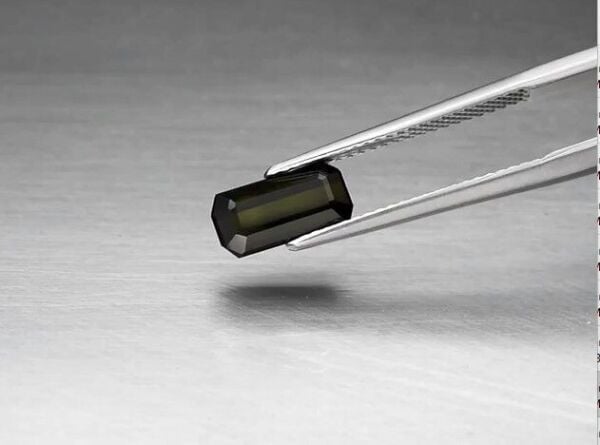 2.10ct 9.7x5mm VVS Octagon Natural Unheated Green Tourmaline, Nigeria
