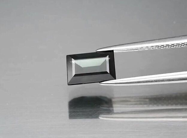 1.27ct 8x5.3mm VVS Baguette Natural Unheated Green Tourmaline, Africa