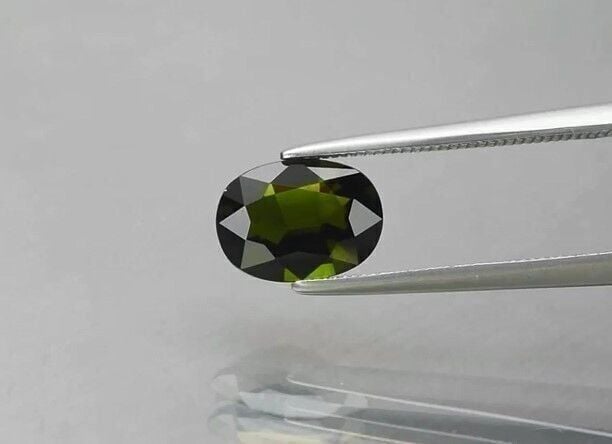1.32ct 9x6.5mm VVS Oval Natural Unheated Green Chrome Tourmaline, Mozambique