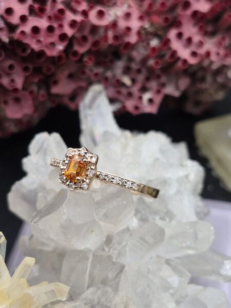 0.21ct Sarı Safir- 0.12ct E/F Diamond 2.23gr 14 Ayar Rose Renk  Yüzük