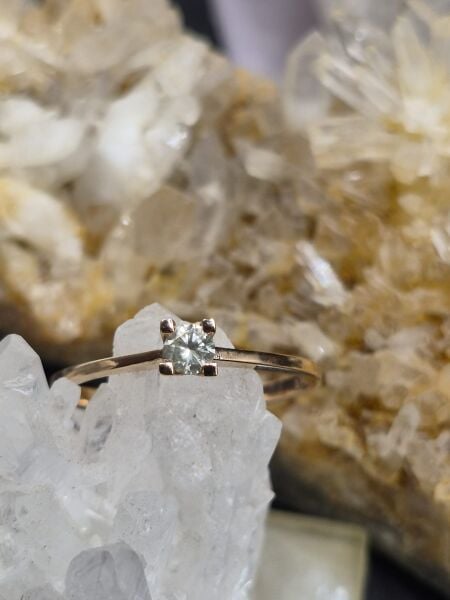 0.13ct Pırlanta - 1.79 Gram 14 Ayar Rose Altın Yüzük
