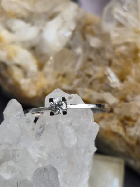 0.13ct Pırlanta - 1.72 Gram 14 Ayar Beyaz  Altın Yüzük