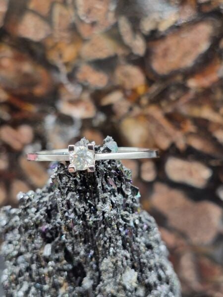 0.13ct Pırlanta - 1.76 Gram 14 Ayar Beyaz Altın Yüzük