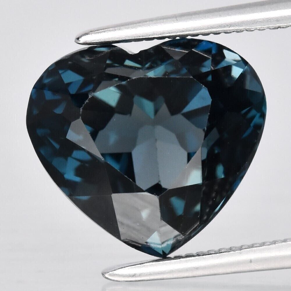 5.60ct 10.7x9.5mm VS Heart Natural London Blue Topaz Gemstone, Brazil
