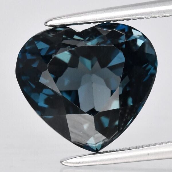 5.60ct 10.7x9.5mm VS Heart Natural London Blue Topaz Gemstone, Brazil