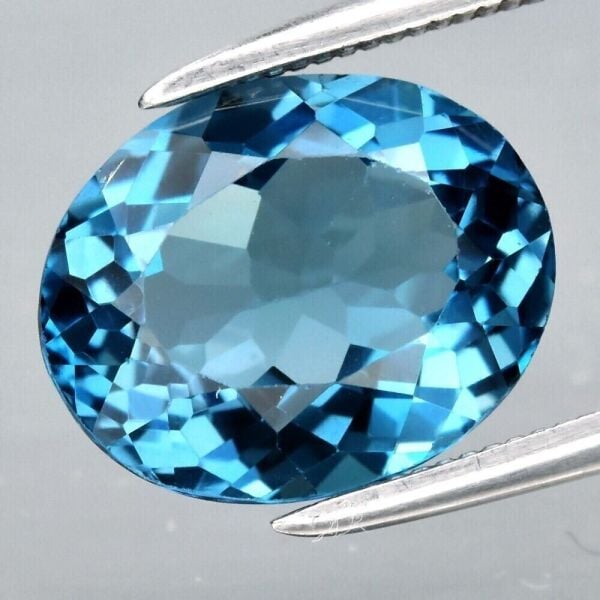3.67ct 10.5x8.5mm VS Oval Natural London Blue Topaz Gemstone, Brazil