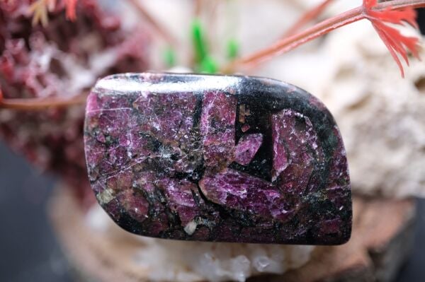 58.60ct 41.4x23.4mm Natural Eudolite Stone