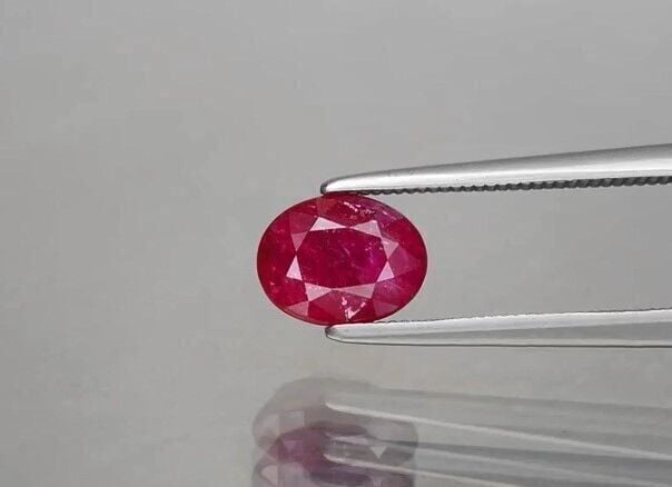 1.65ct 7.5x5.8mm Oval Purplish Red Ruby Africa *Heated