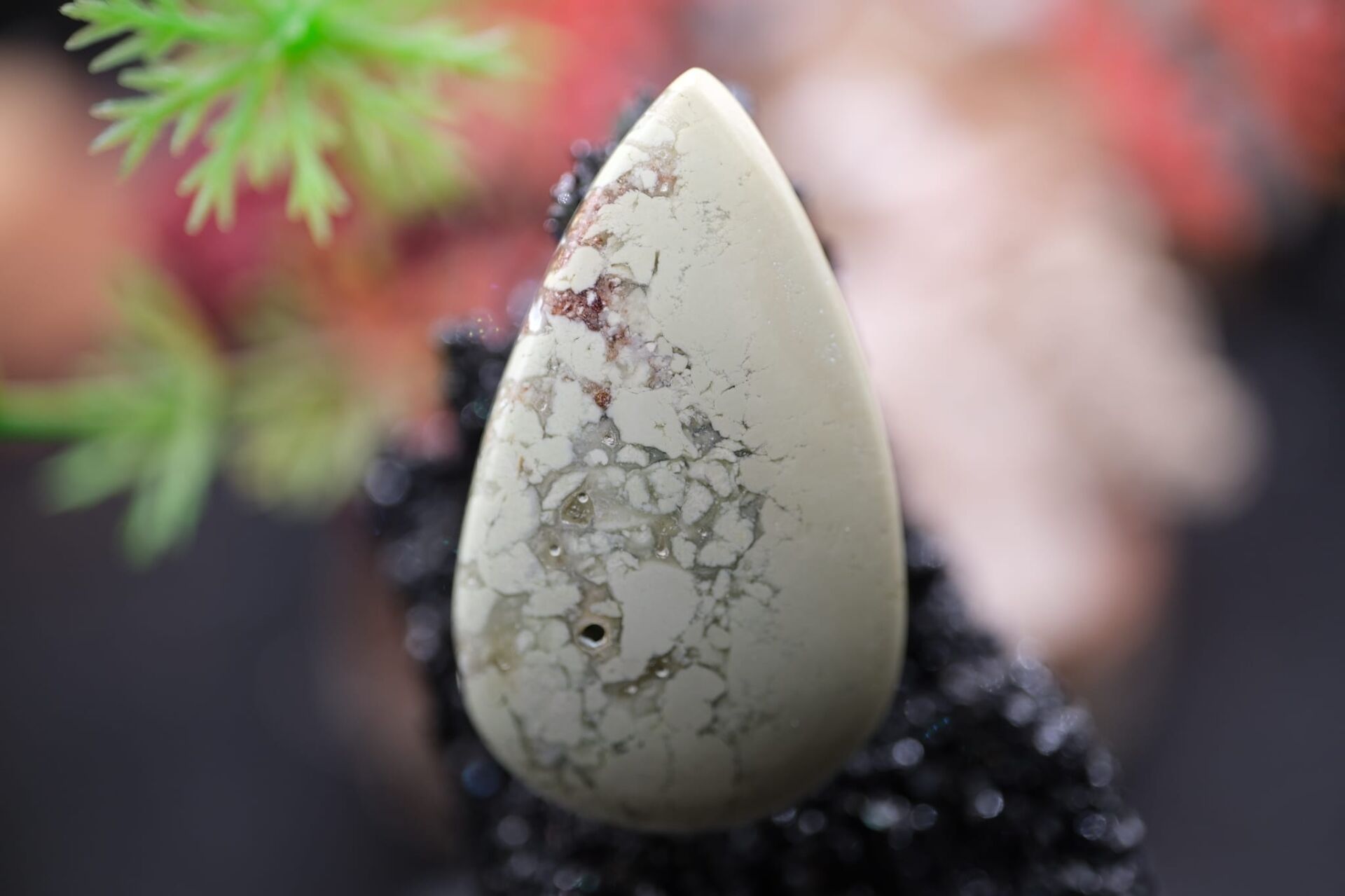 30.65ct 32.6x19.1mm Pear Natural Lemon Chryroprase