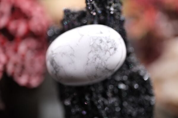 27.75ct 24x17.4mm Oval Natural Hawlite