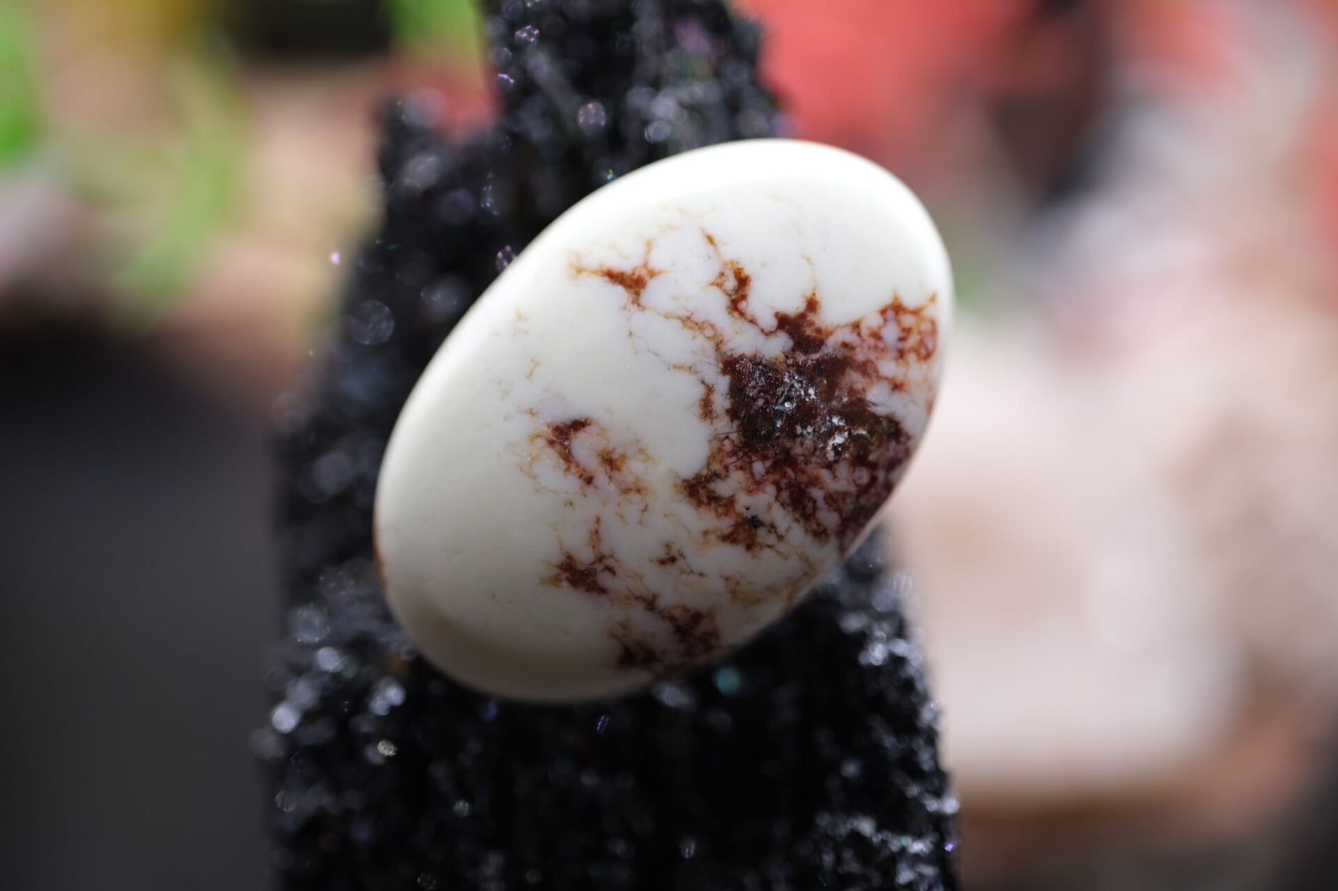 25.85ct 26.7x17.5mm Oval Natural Lemon Chryroprase