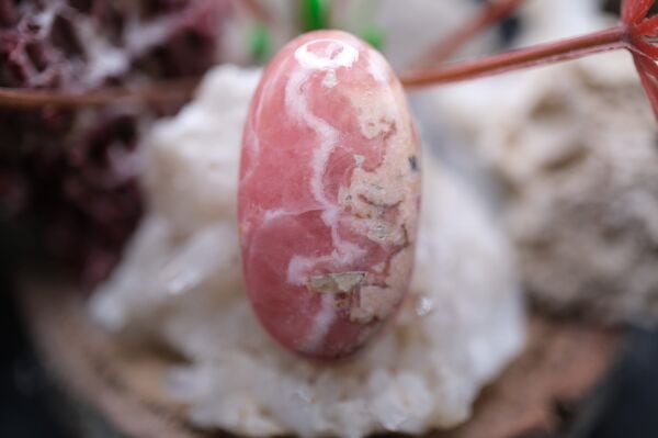 25.00ct 28.1x15.6mm Oval Natural Rhodokrosite