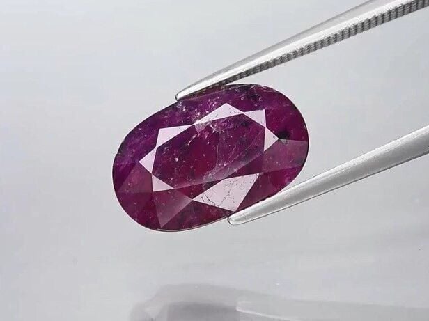 5.90ct 13.7x8.8mm Oval Unheated Purplish Red Ruby, Tanzania