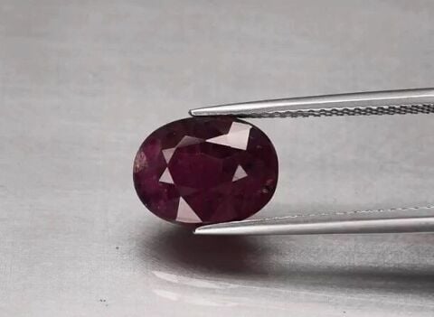4.87ct 10.7x8.2mm Oval Purplish Red Ruby Tanzania *Heated