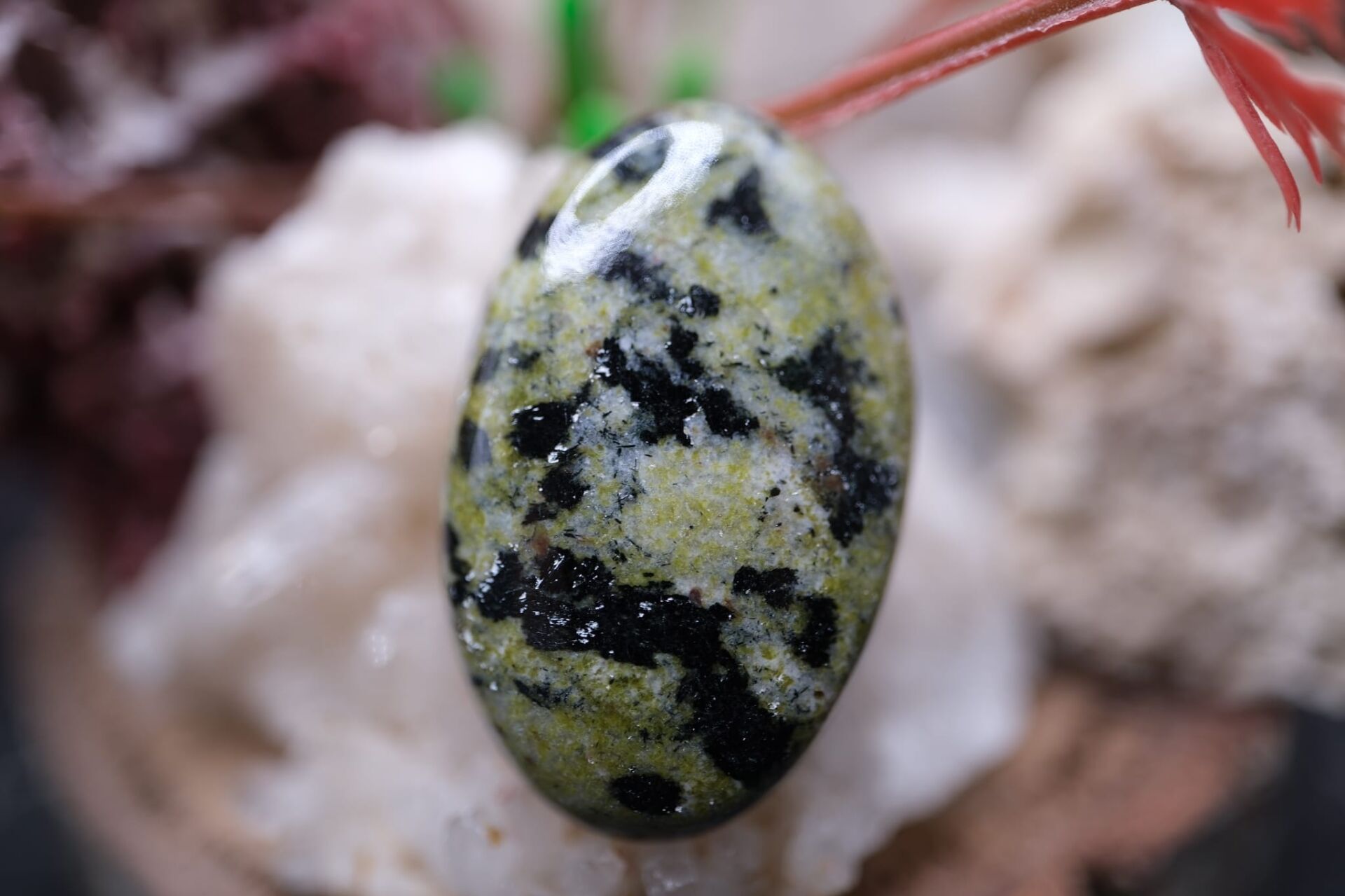 22.25ct 28.6x17.9mm Oval Natural Lizardite