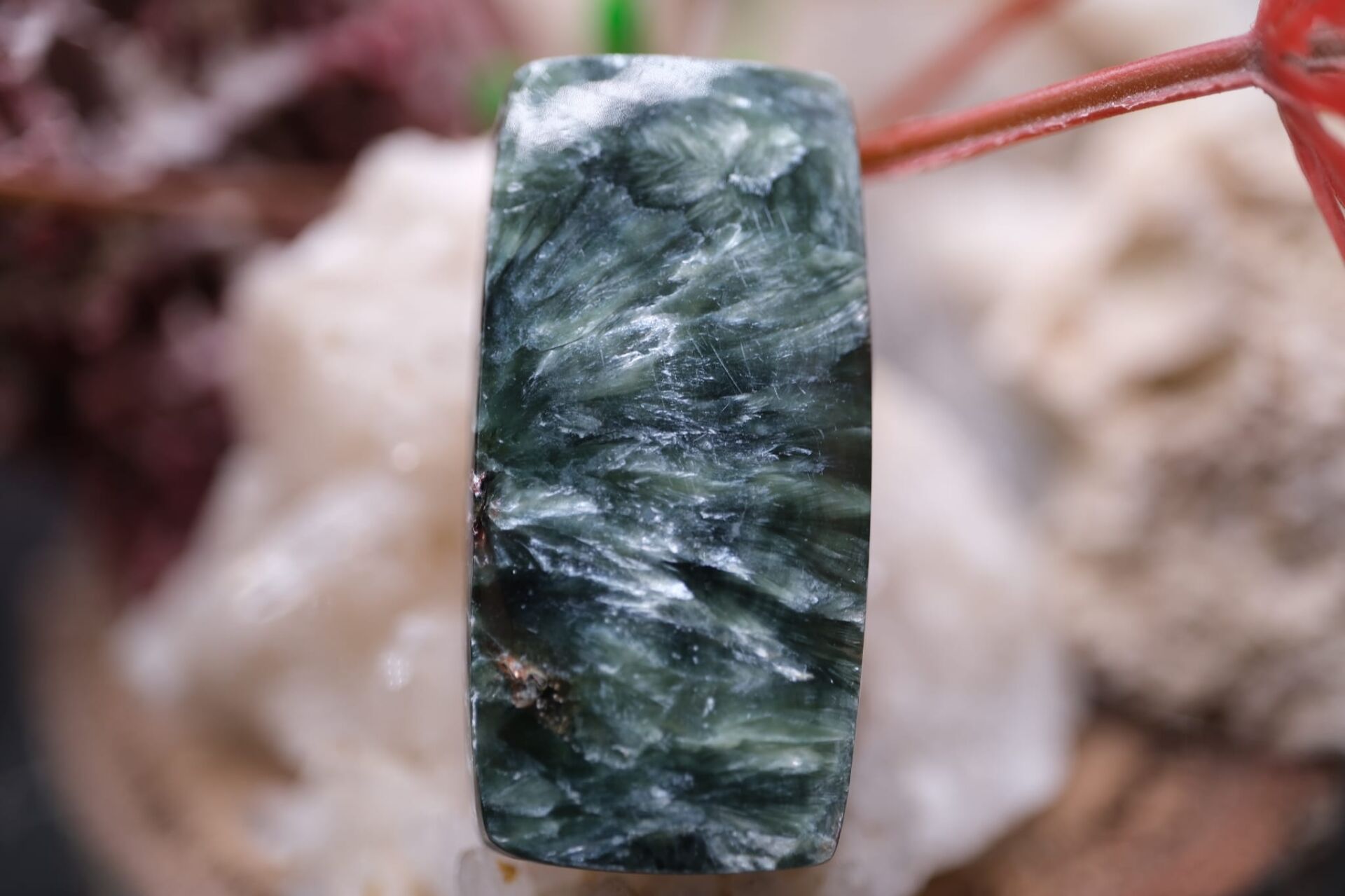 21.80ct 29.6x14.7mm  Natural Seraphinite