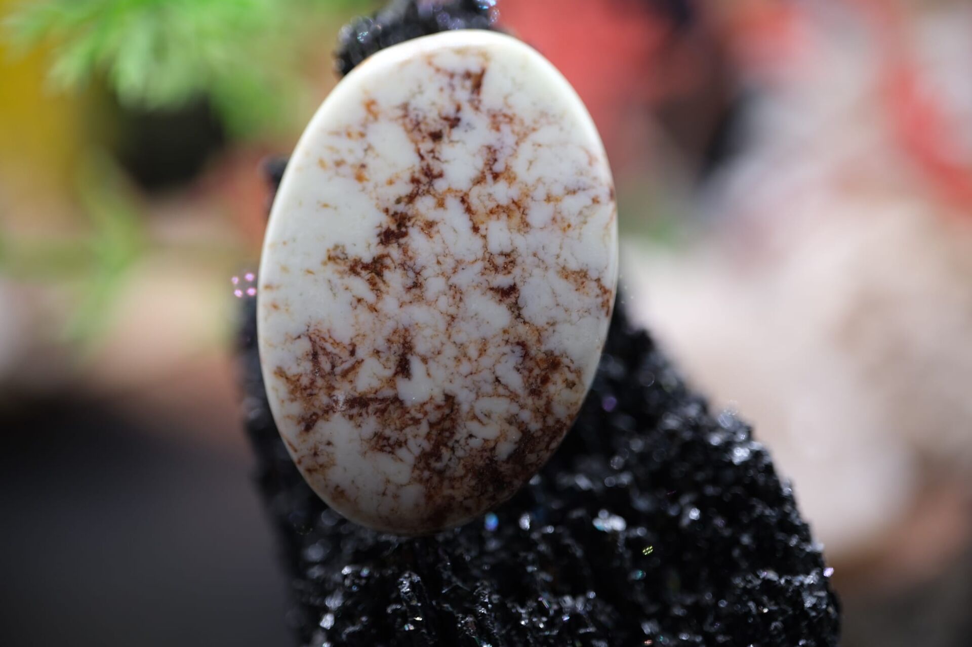 20.00ct 28.5x19.7mm Oval Natural Lemon Chryroprase