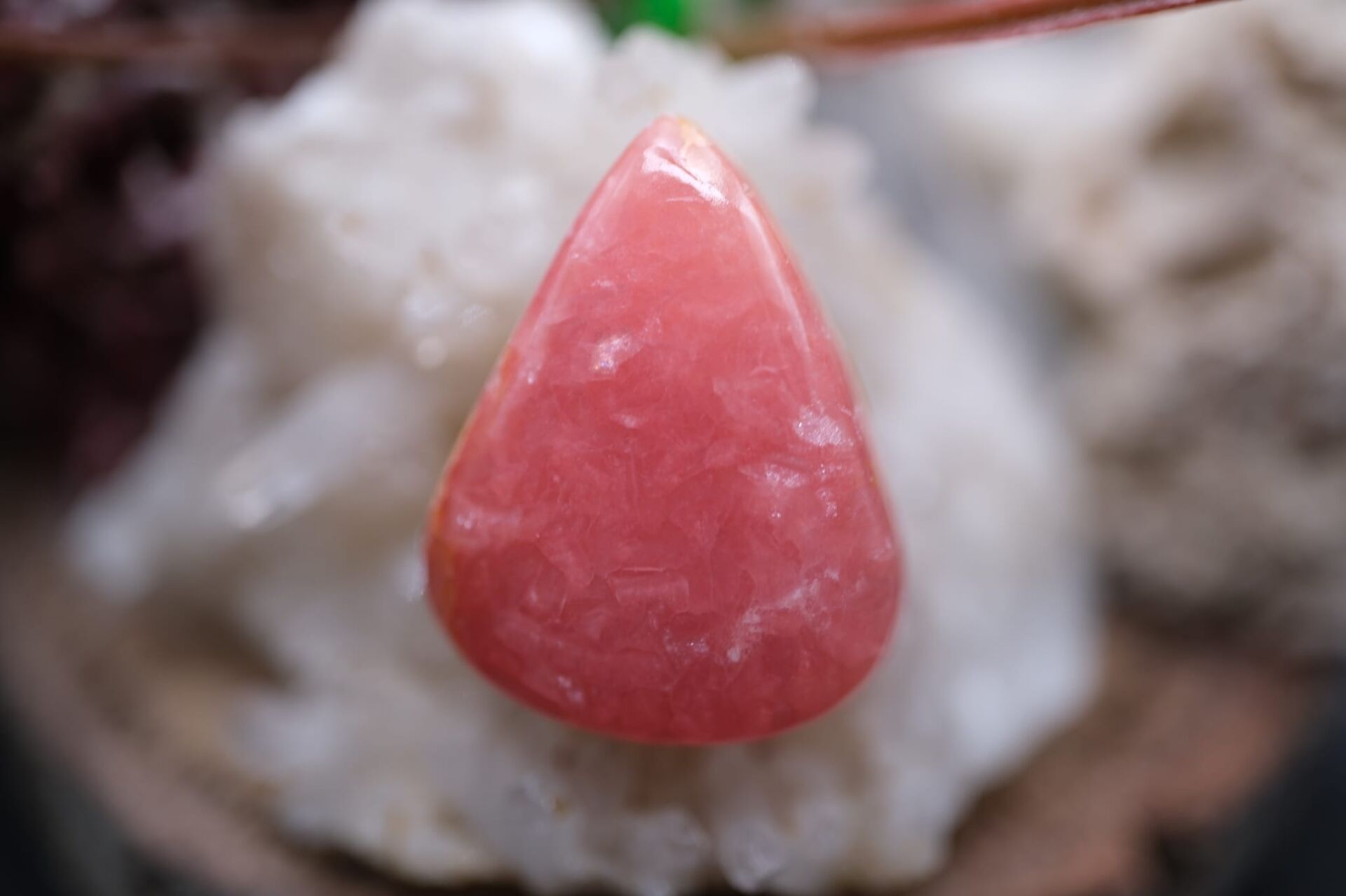 18.70ct 21.3x16.5mm Pear Natural Rhodokrosite