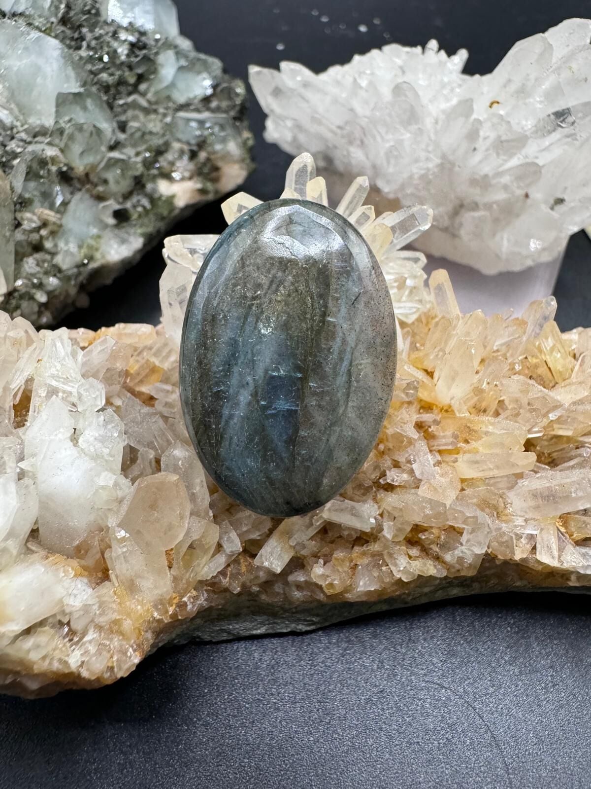 27.15ct 26.7x18.4 mm Natural Labradorite