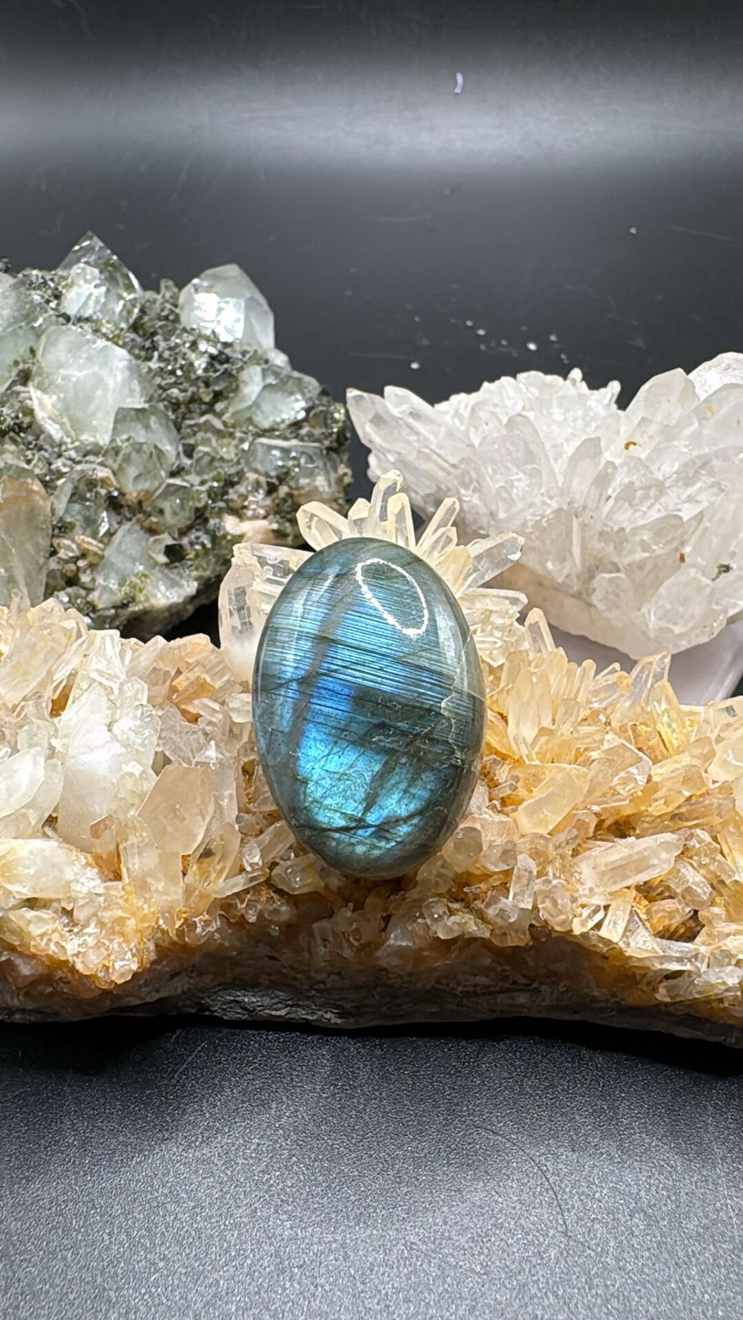 30.95ct 28.1x18.9 mm Natural Labradorite