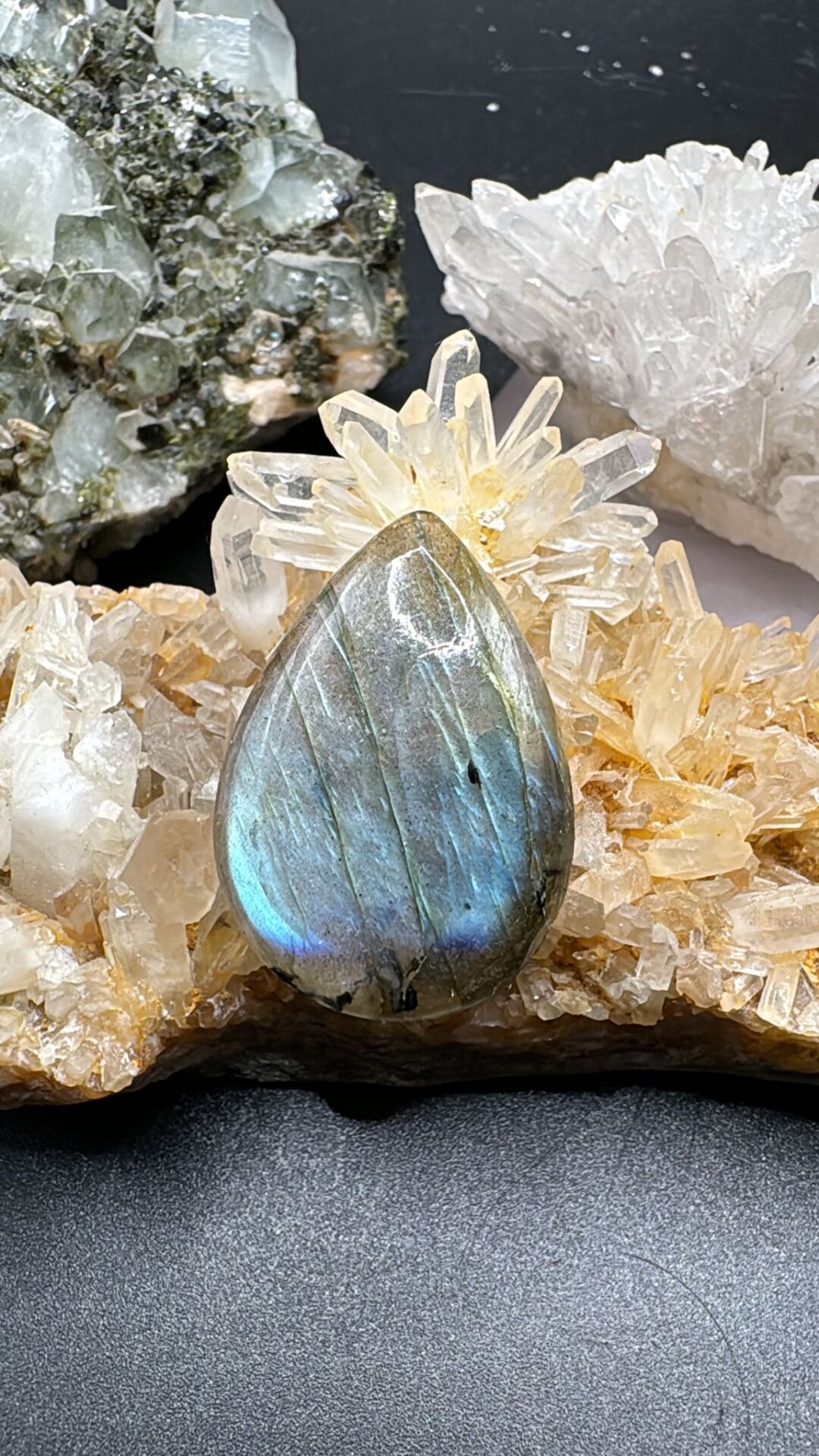 19.05ct 28.6x20.3 mm Natural Labradorite