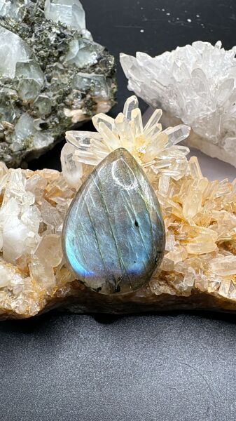 19.05ct 28.6x20.3 mm Natural Labradorite